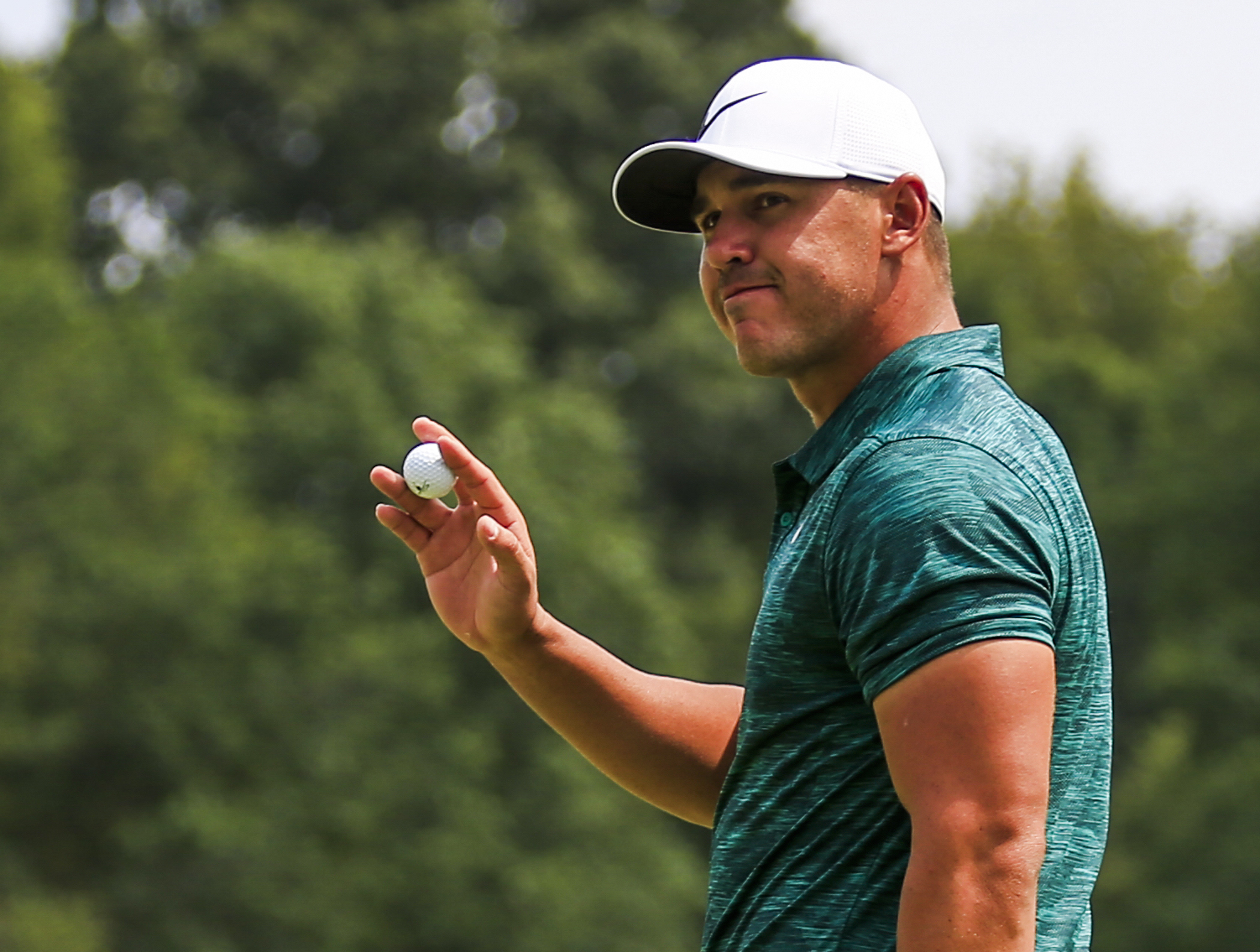 高尔夫选手刷新世界纪录，震撼全场的简单介绍