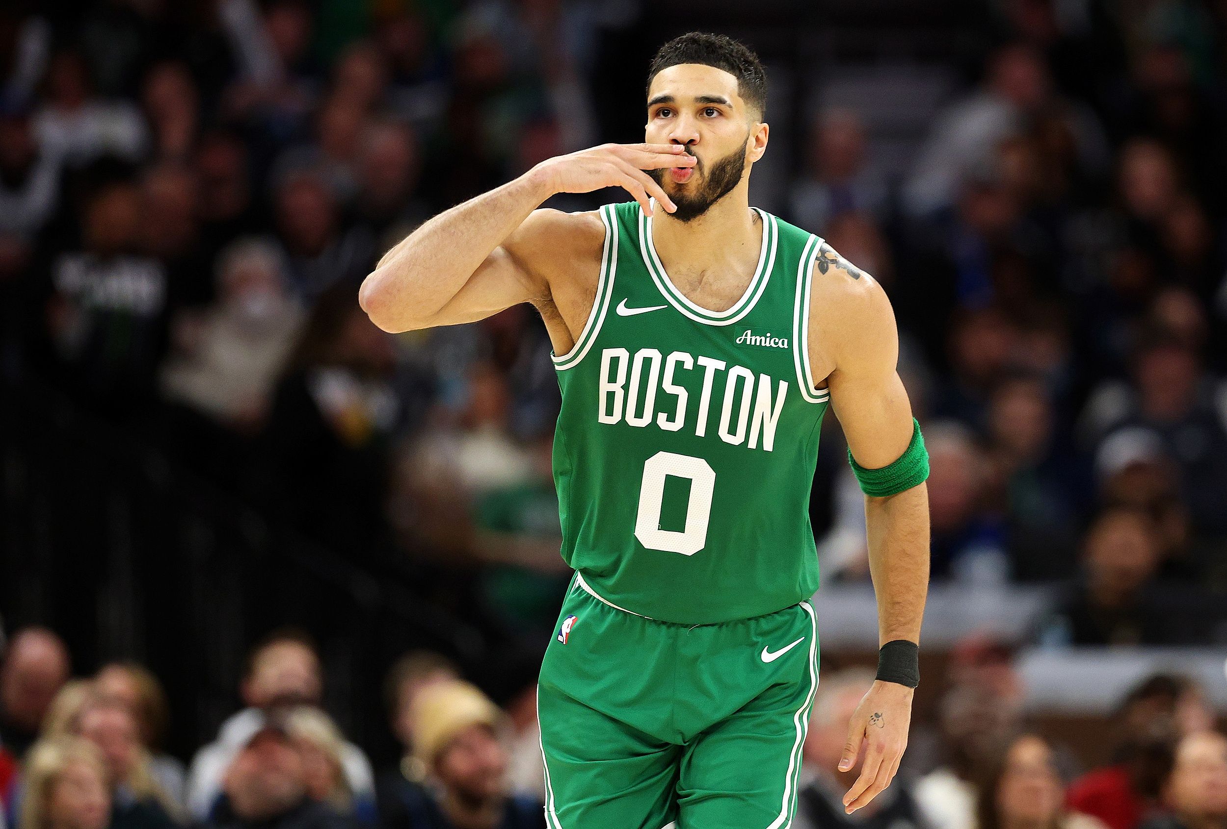 pg电子试玩网-凯尔特人横扫四川队,恩比德惊艳四座