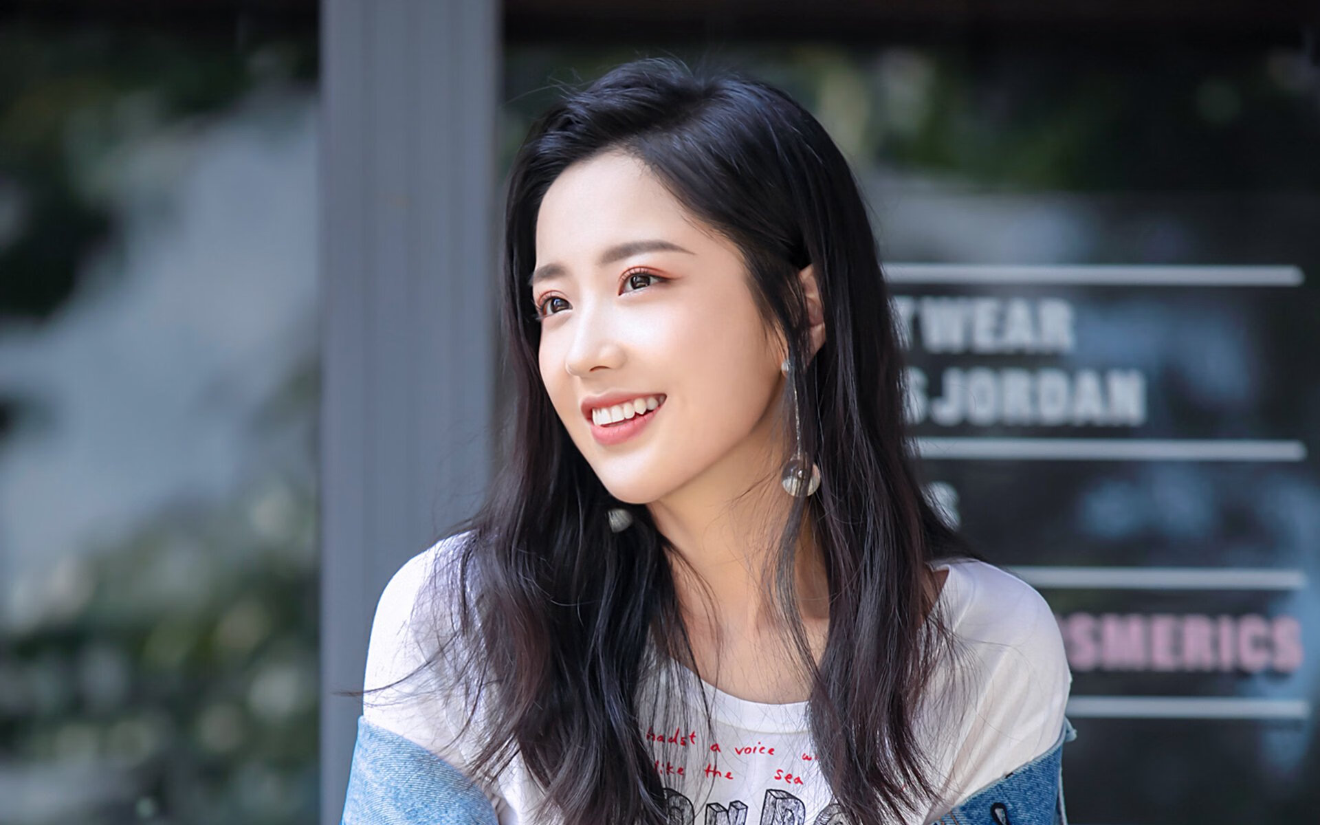 欧冠淘汰赛焦点战，里昂凶猛火力彻底压制加拿大黑马